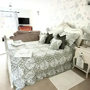  Apartment The Garden Private With Jacuzzi United Kingdom