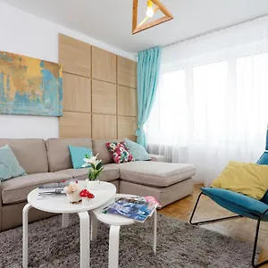  Apartment Lovely 2 Bedroom Near Old Town Romania